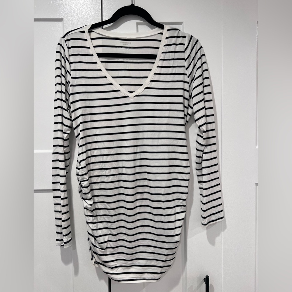Motherhood Maternity | EUC Long Sleeve Side
Ruched Maternity T Shirt - Striped